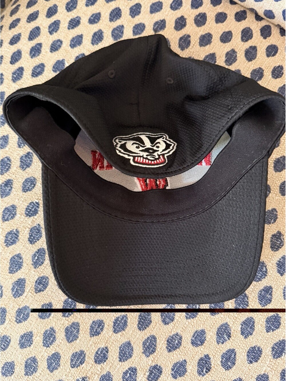 Wisconsin Badgers Under Armour Small/ Medium Black stretch fit Cap Hat Bucky - Picture 2 of 6
